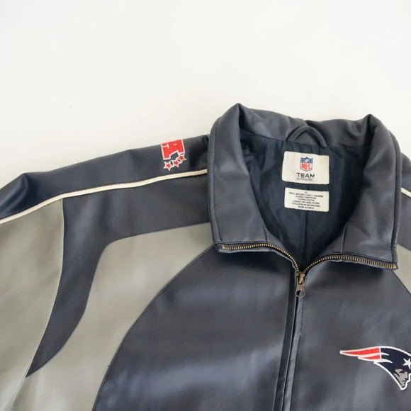 VTG 90'S NFL Team Apparel New England Patriots Blue And Gray Faux Leather Jacket - Picture 14 of 14